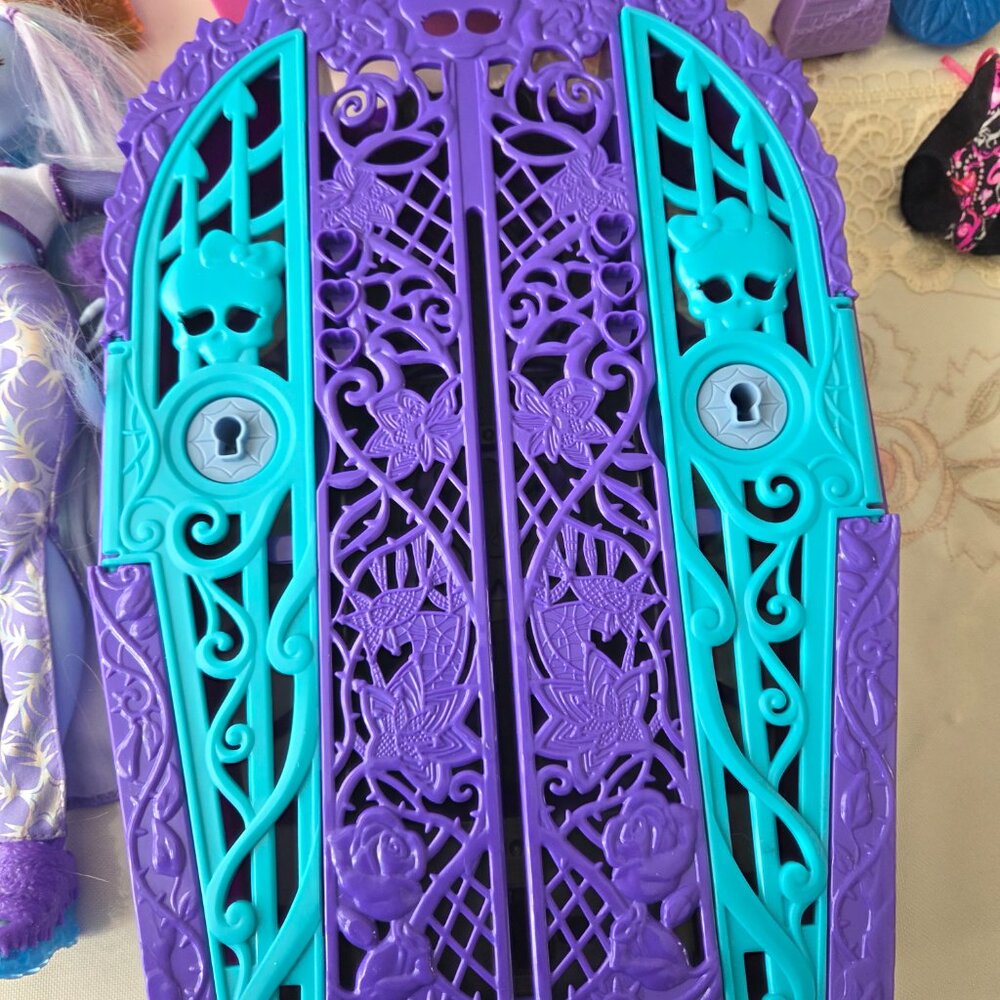 Monster High Bundle - Picture 9 of 16